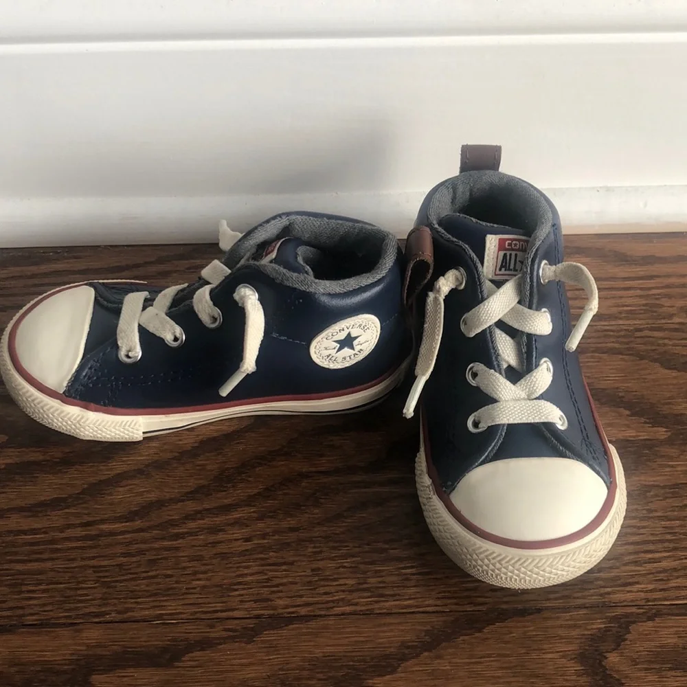 Converse - Picture 1 of 5